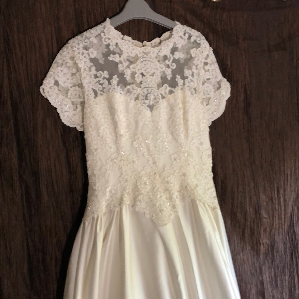 Bianchi custom wedding dress Sz 10 s/s no train